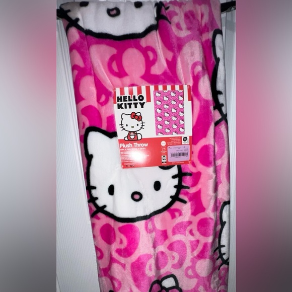 Hello Kitty Pink and White Plush Blanket - Picture 1 of 1